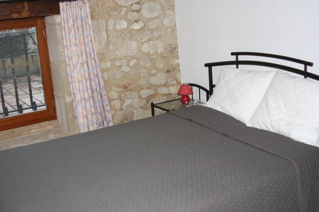 B&B La Tuquette Beaugas ภายนอก รูปภาพ